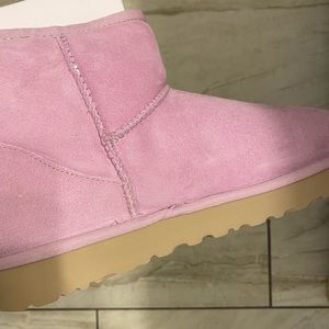 California Aster Classic Mini II UGG